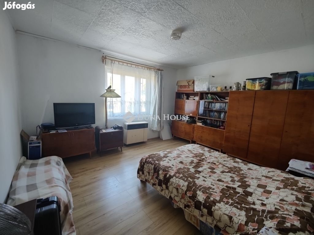 86 nm-es ház eladó Úri