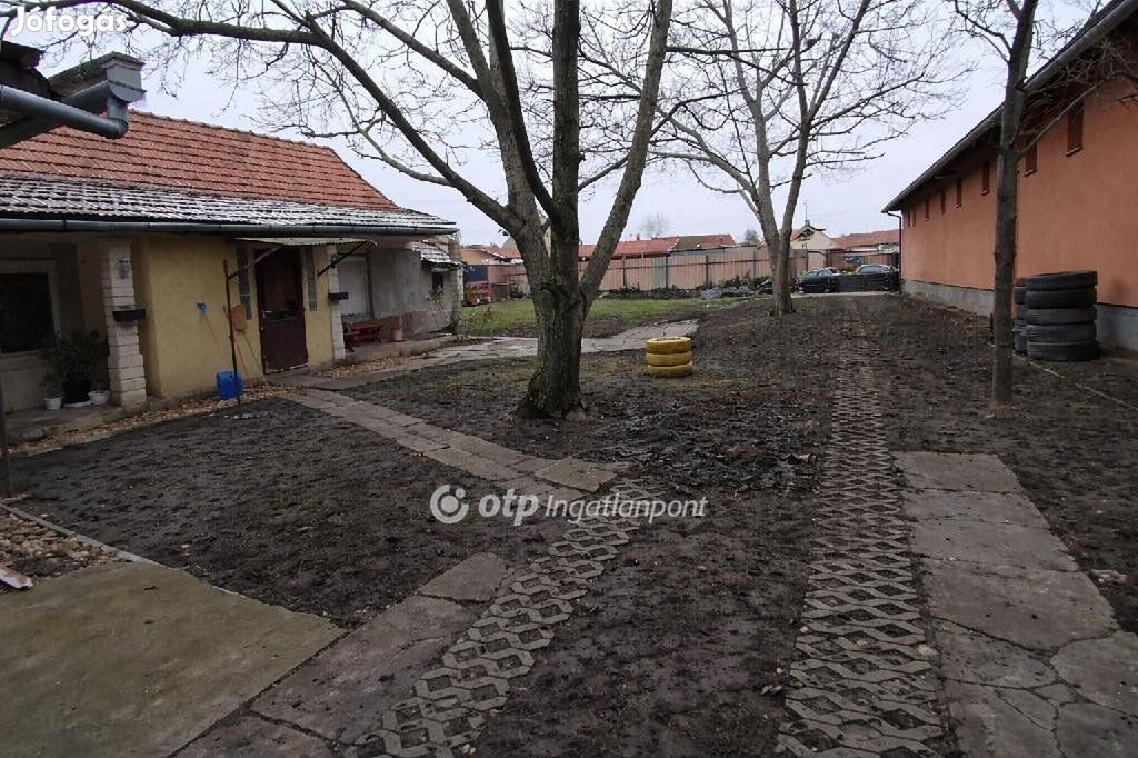 87 nm-es ház eladó Jászberény