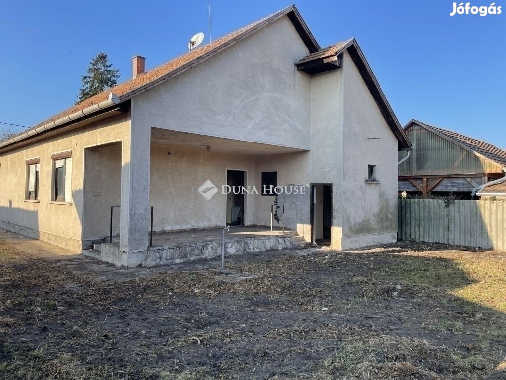 89 nm-es ház eladó Monor