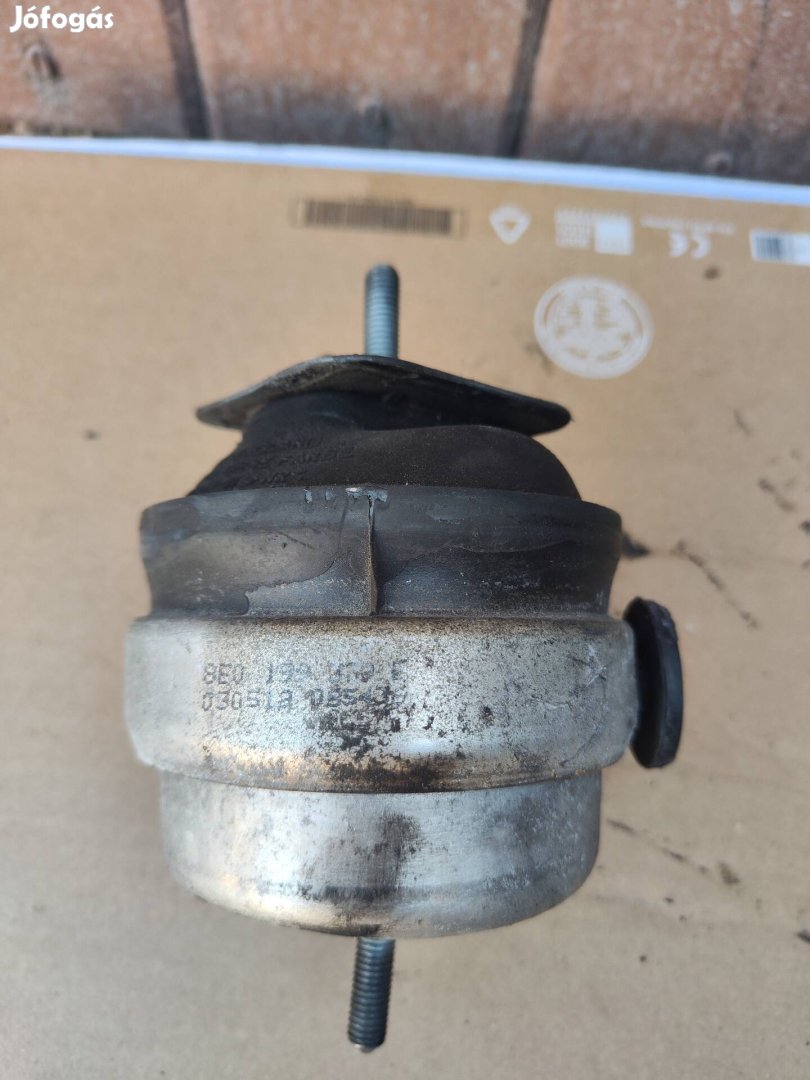 8E0199379E Audi A4 b6 2.5v6 motor tartó bak 