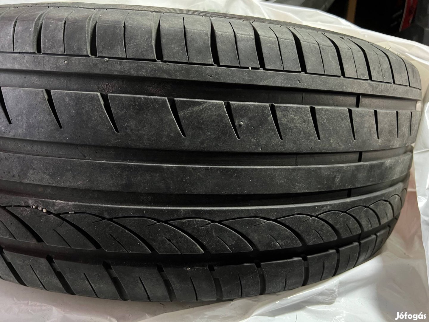 8Jx19 255/55 R19 111V XL alufelni, gumival és guminyomás érzékelővel