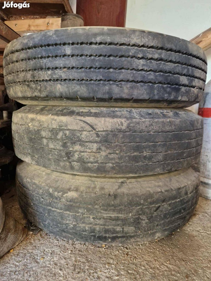 8.25 R15 Gumiabroncs