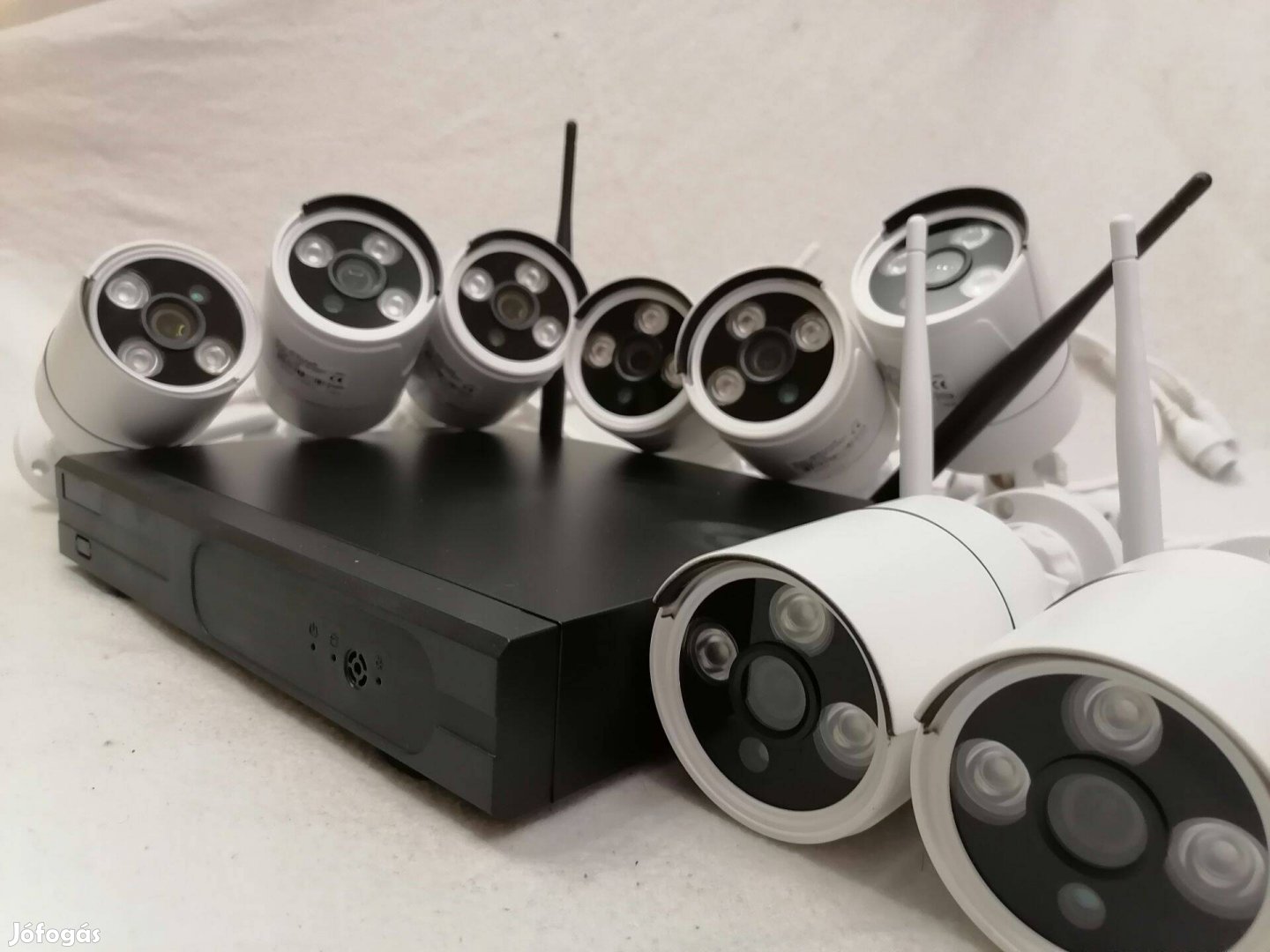 8 Kamerás 4K-S Wifis Minőségi Okos Kamera Készlet-Kültéri, Beltéri