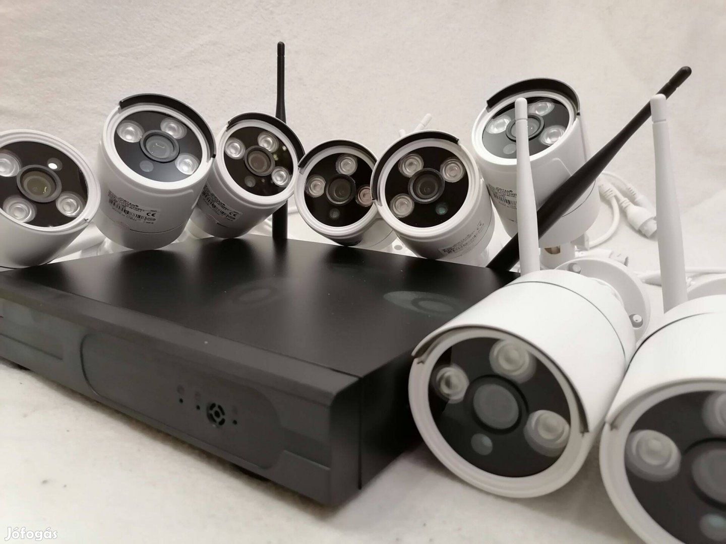 8 Kamerás 4K-S Wifis Minőségi Okos Kamera Készlet-Kültéri, Beltéri