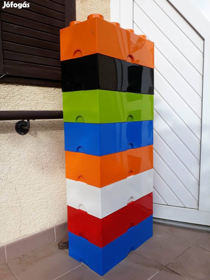 8 bütykös (nagyméretű) LEGO tárolókocka (doboz)