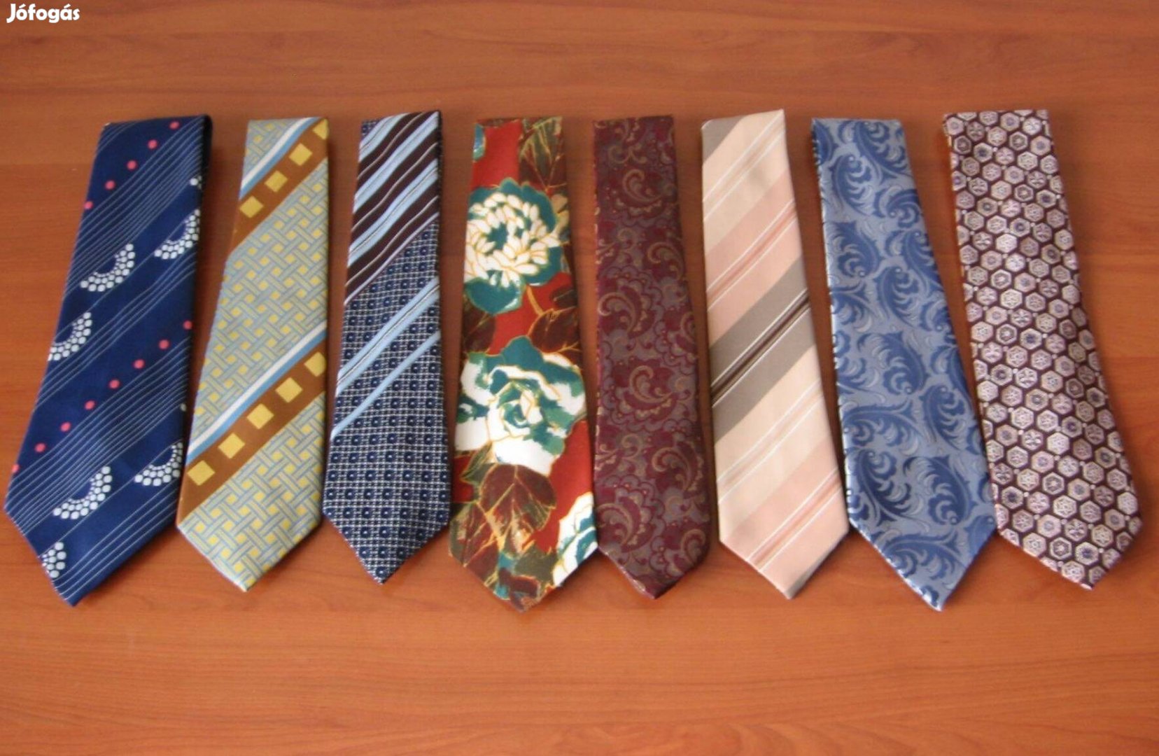 8 db kiváló minőségű nyakkendő
