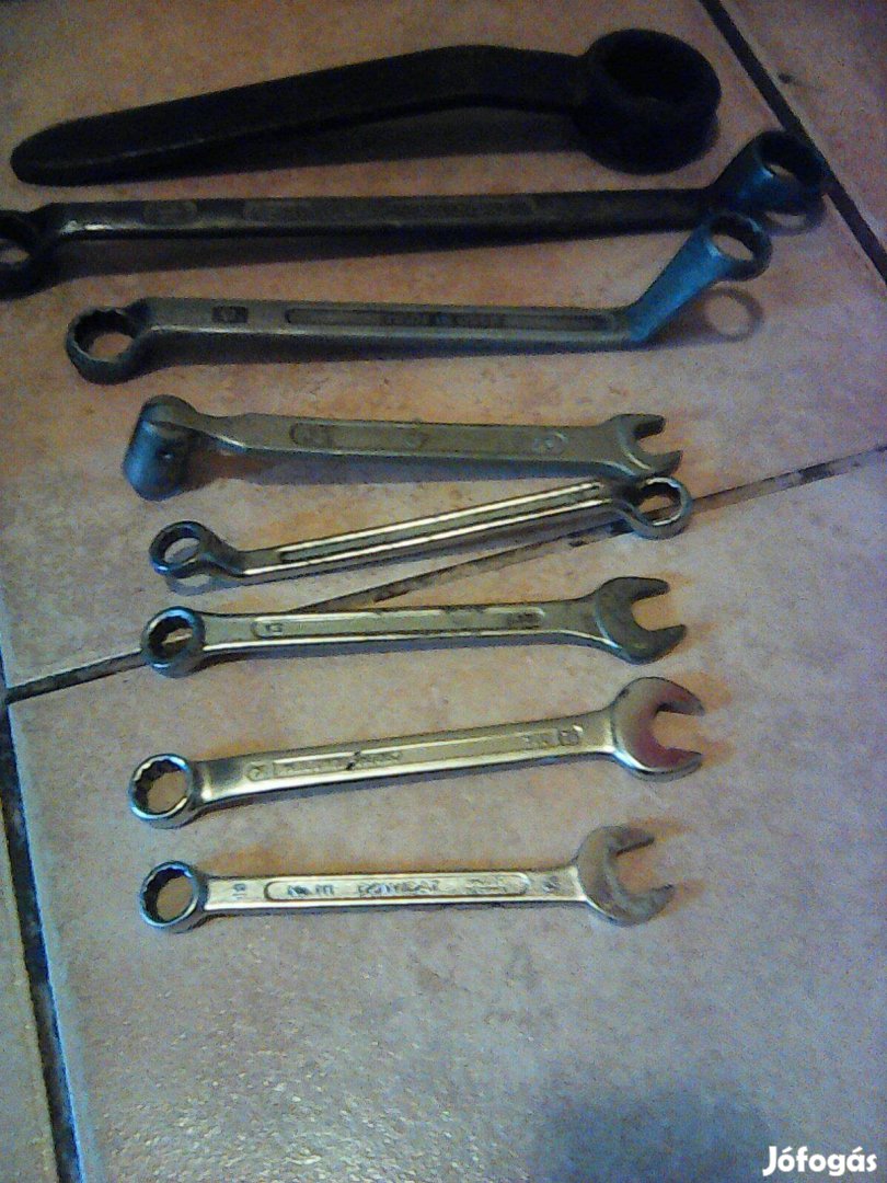 8 db különböző méretű csillag villáskulcsok