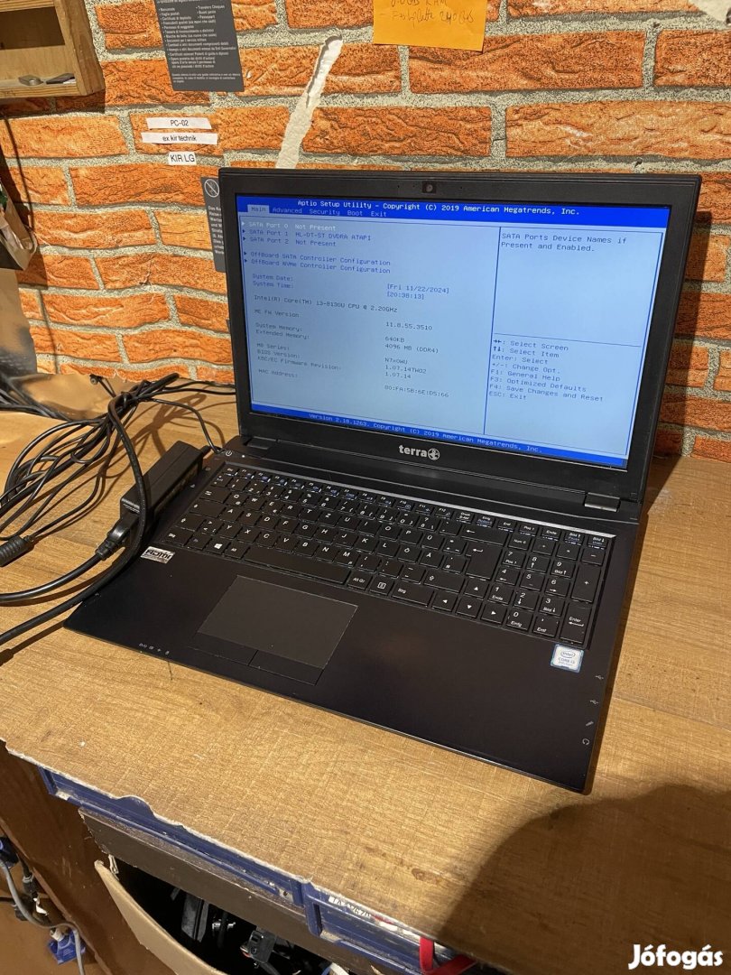 8 gen i3 as Terra Laptop (Zsanér hibás)