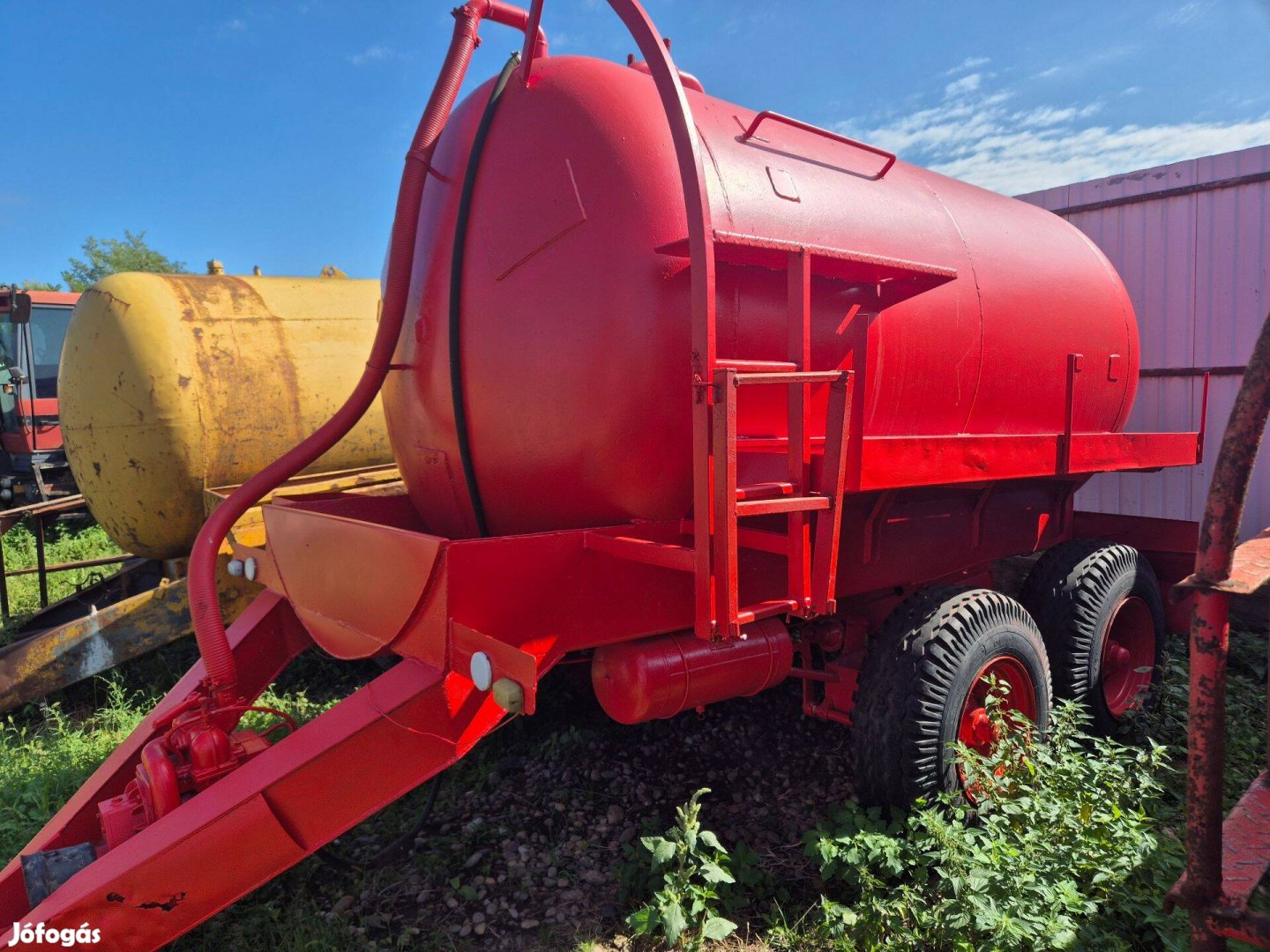 8m3-es szippantó jó vákuumszivattyúkkal eladó