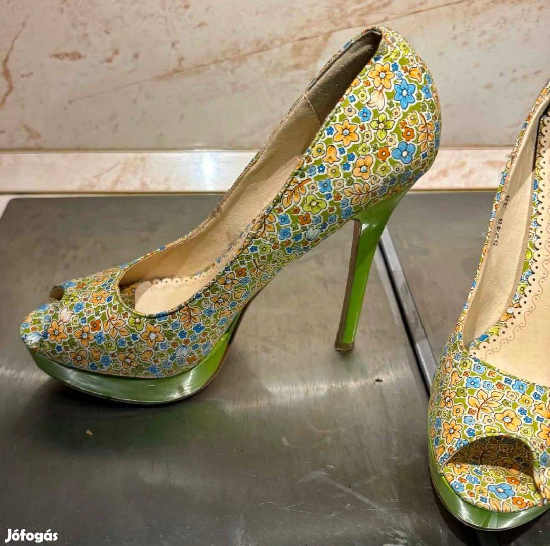 8pár 37-38-as magassarkú cipő
