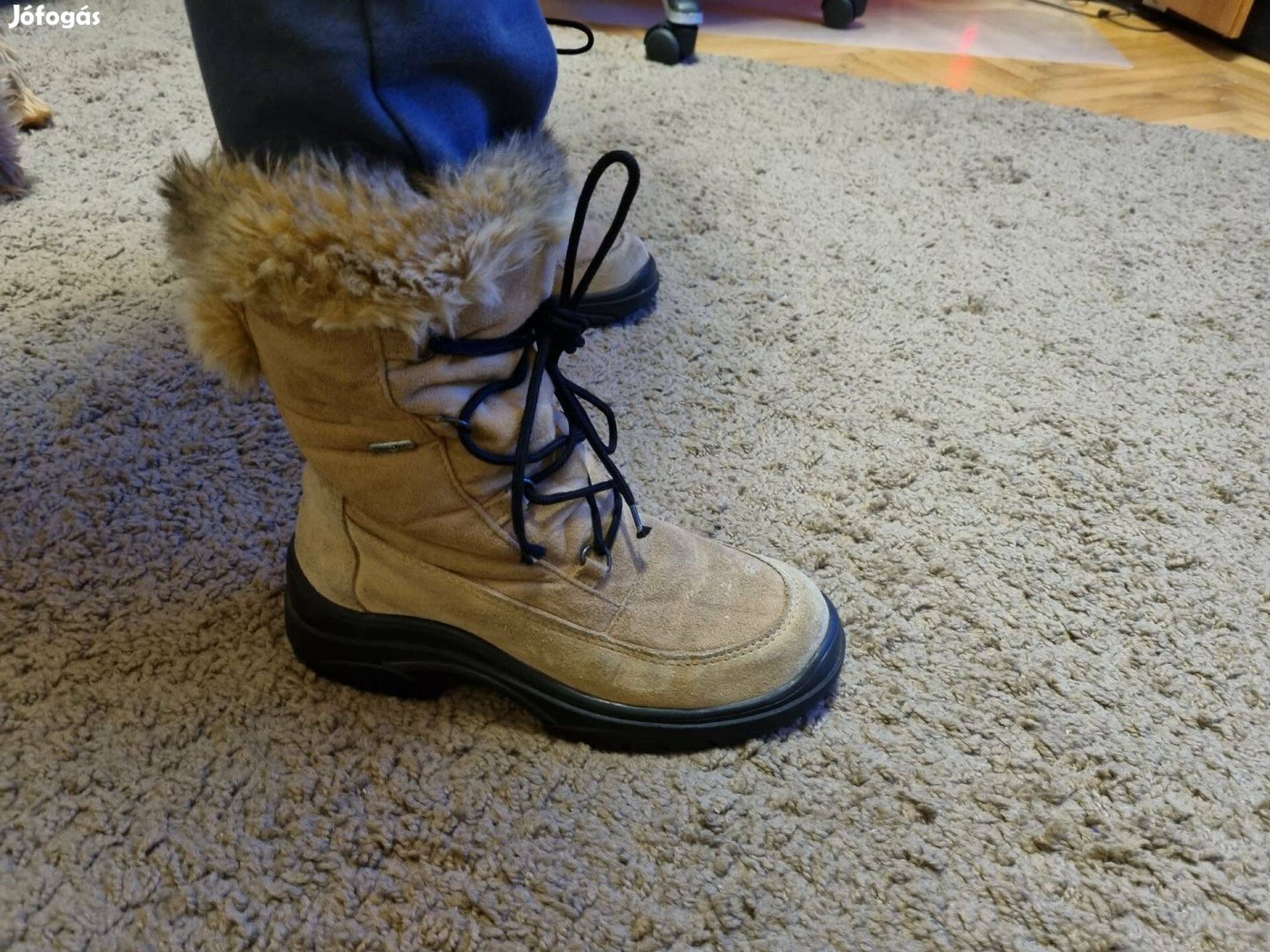 9000 Ft-ért eladó a képen látható 38-as női hótaposó