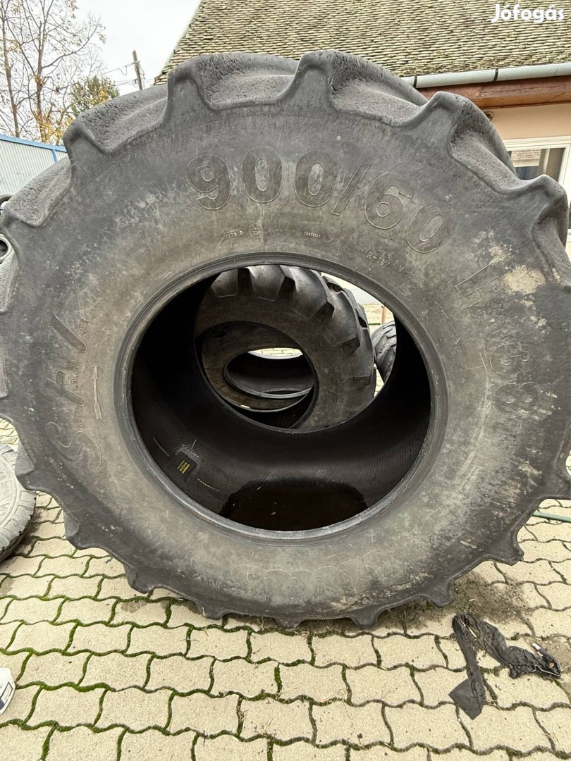 900/60R38-as használt gumiabroncs eladó