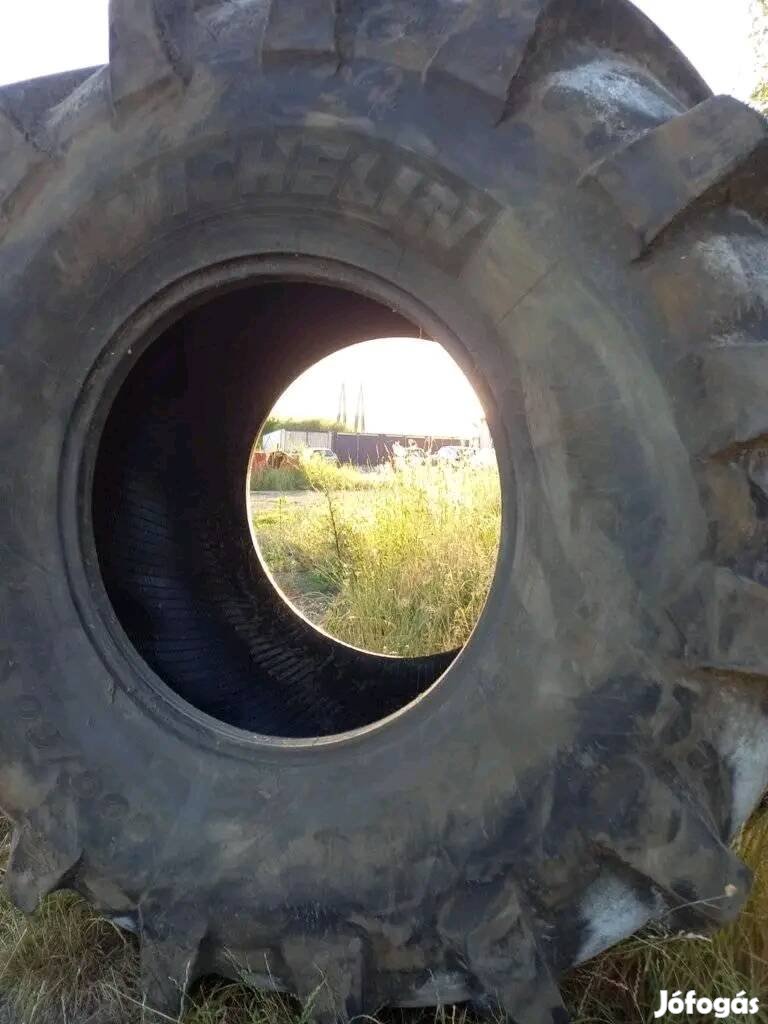 900/60r32 gumi eladó újszerű állapot,tapadz mentesek Michelin
