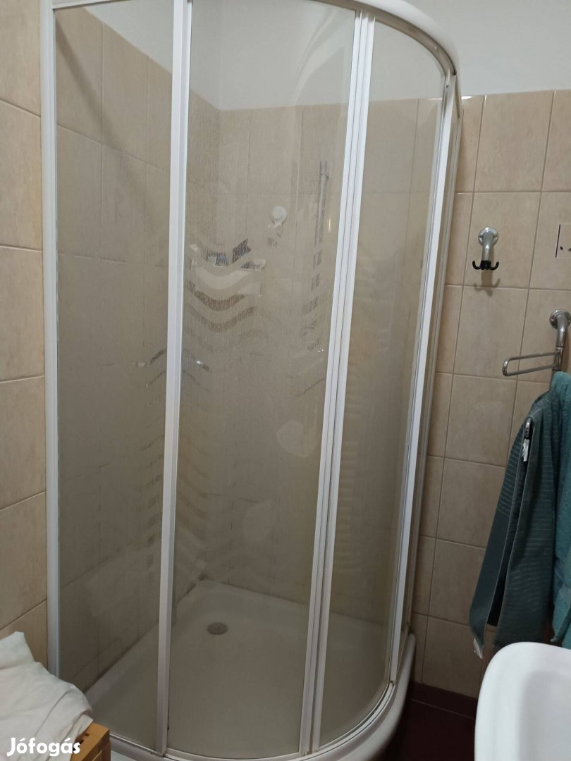90*90 íves üveg zuhanykabin porcelán tálcával