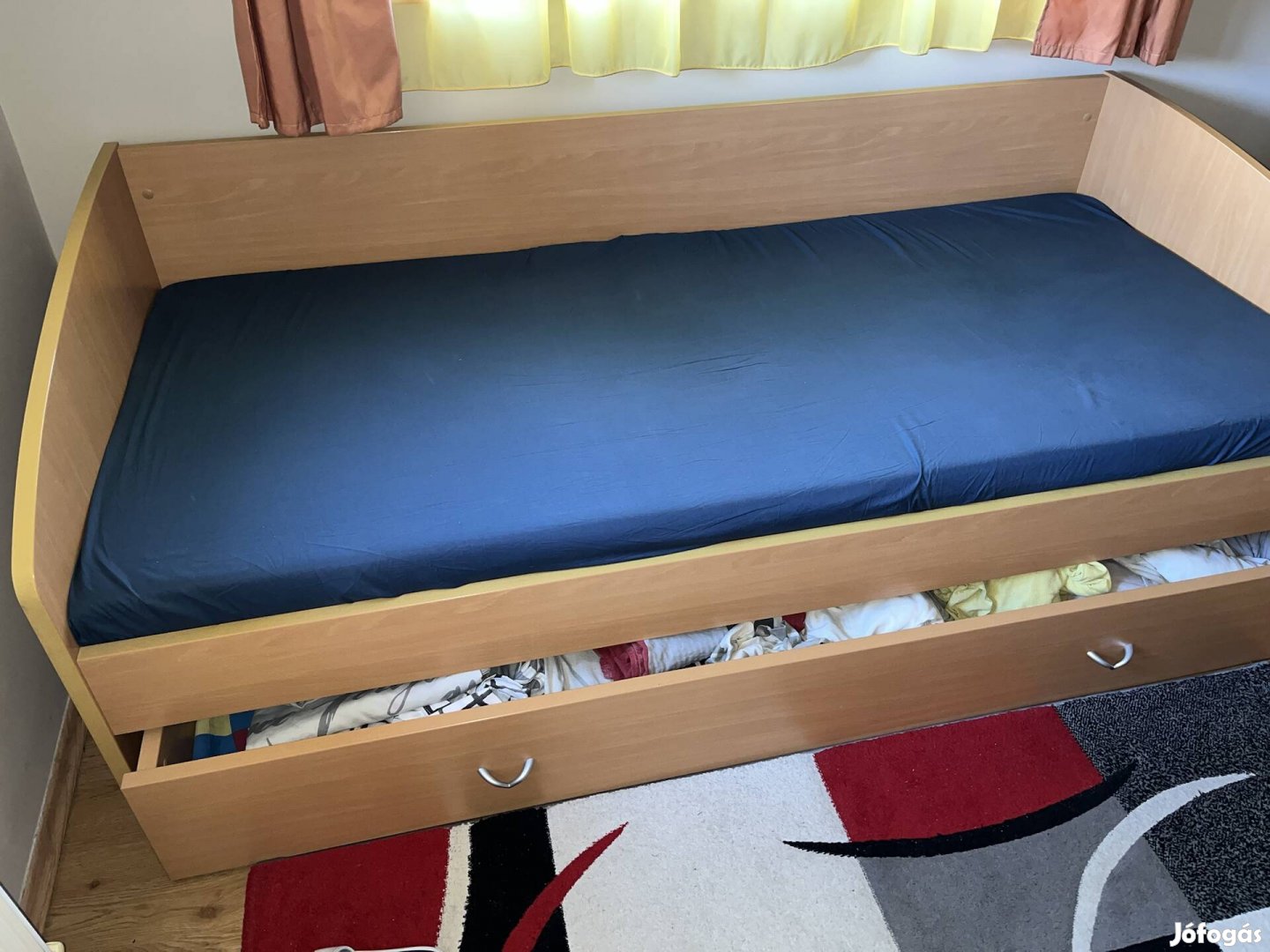 90x200 strapabíró ágy, matraccal eladó