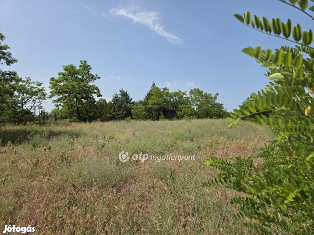 913 nm-es telek eladó Tura