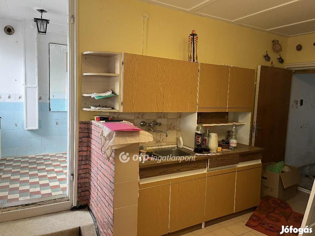 93 nm-es ház eladó Szekszárd