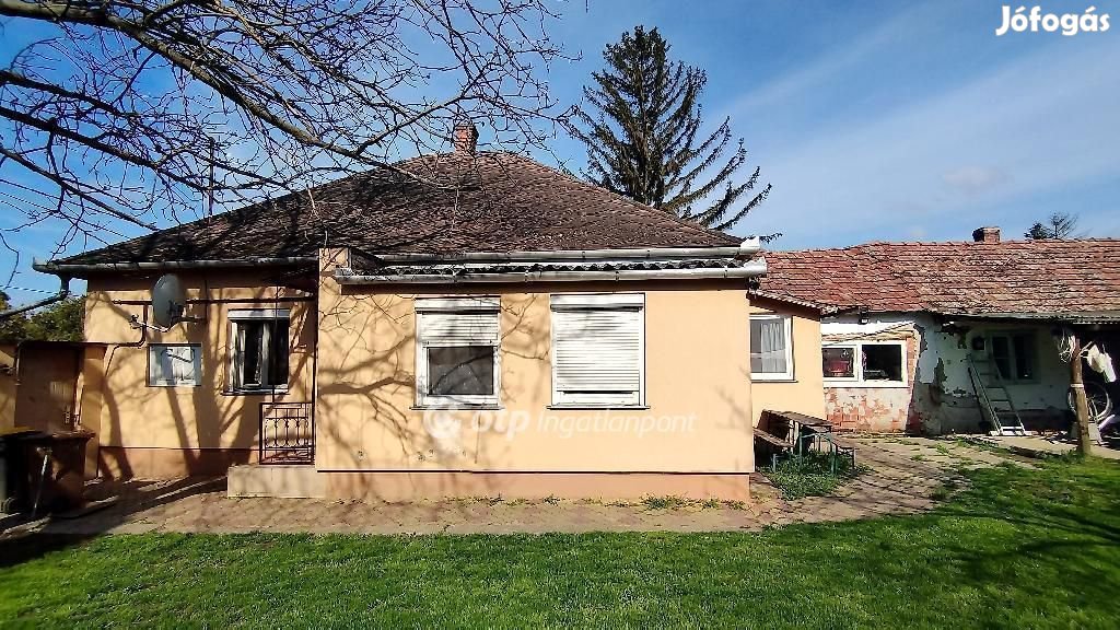 94 nm-es ház eladó Túrkeve