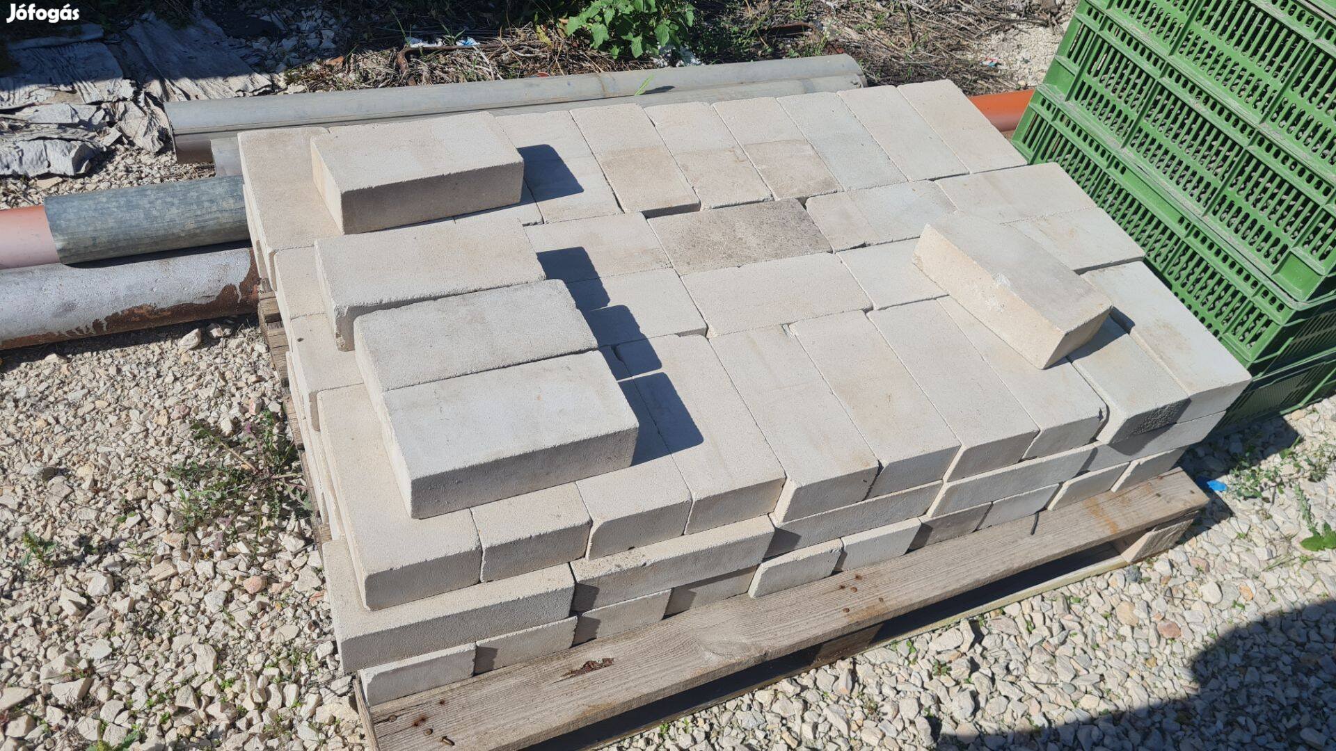 95 db fehér mészhomok tégla eladó
