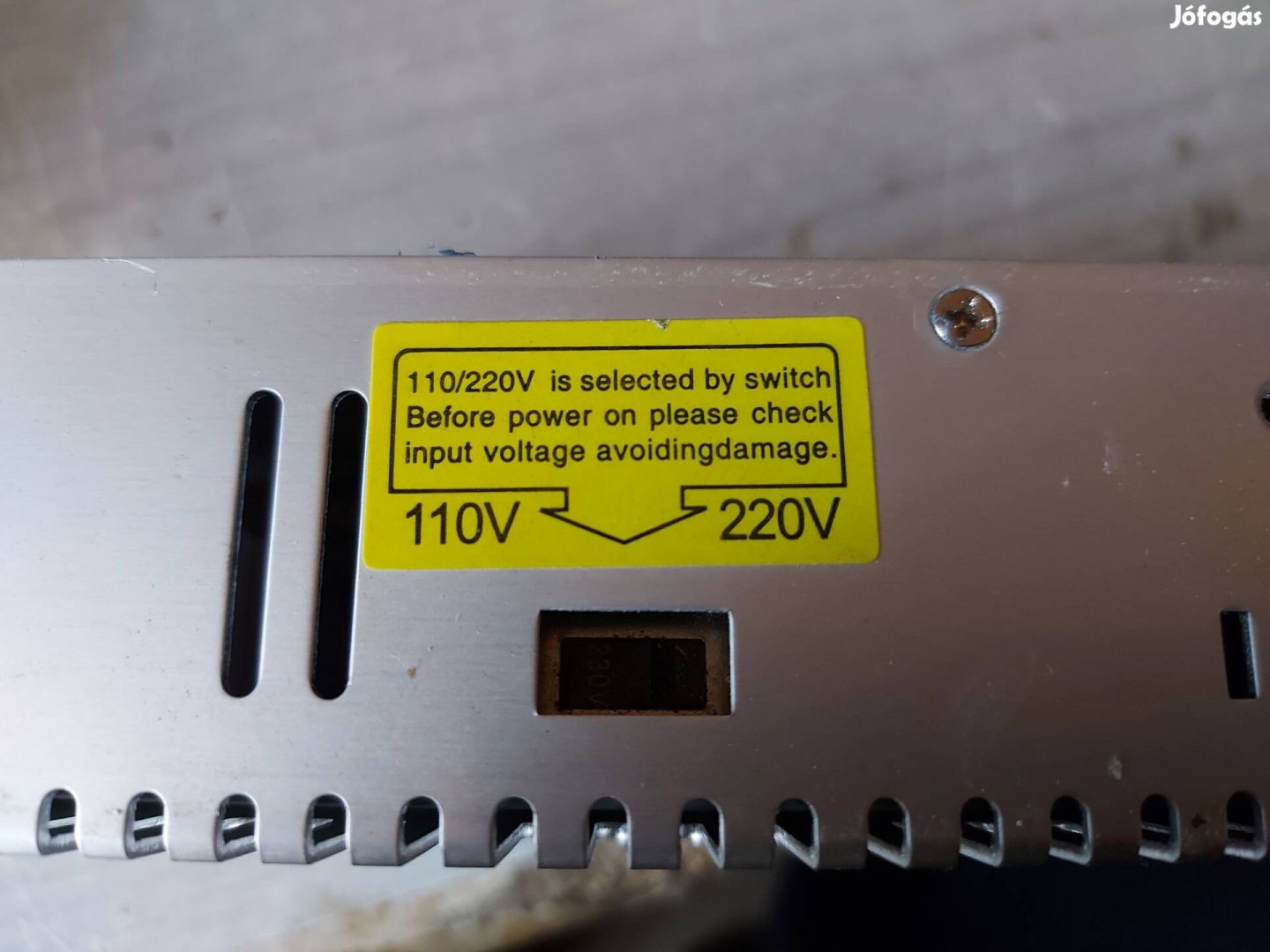 9 Volt 33 Amperes tápegység