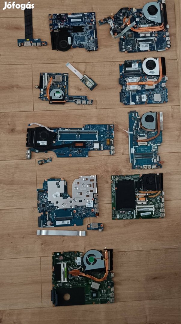 9 db laptop alaplap + egyéb tartozékok egyben
