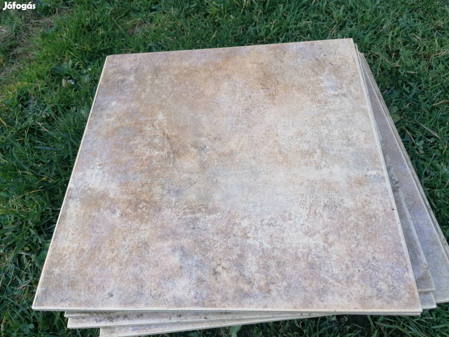 9db 30x30 járólap 