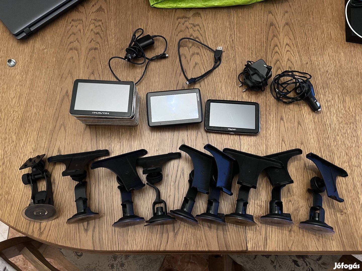 9db Navon N670P, 1db Tomtom, 1db Wayteq Navigáció