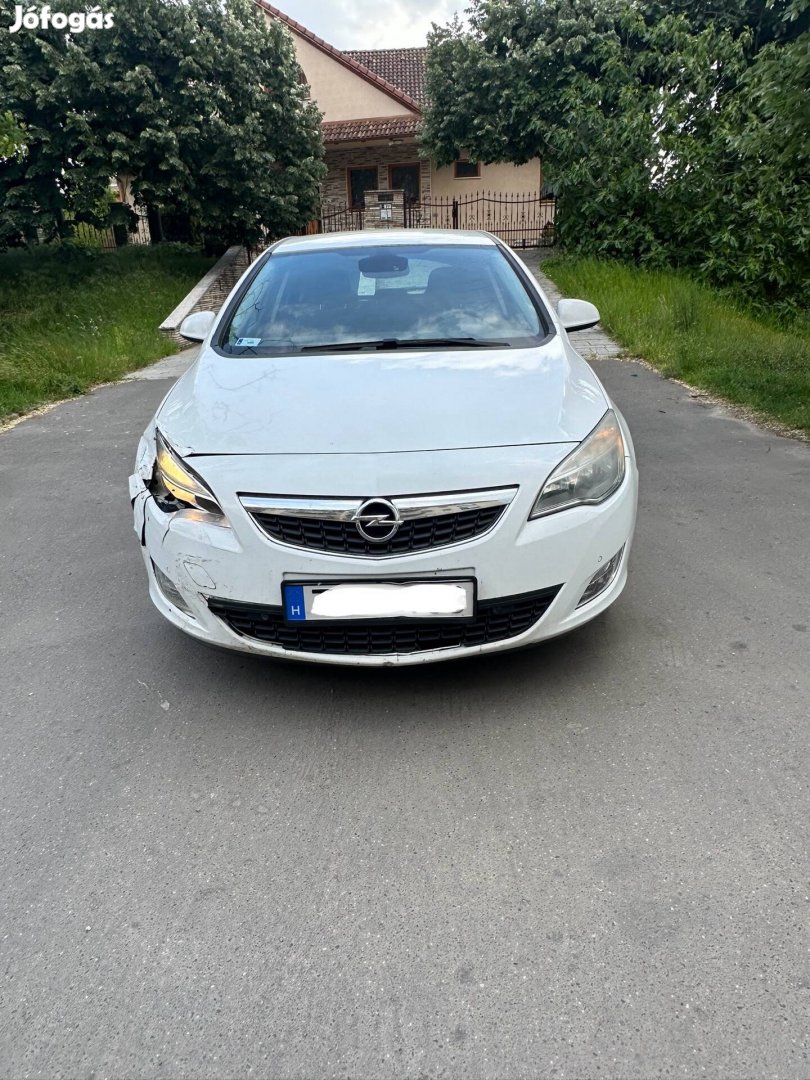 A14XER, Z40R Opel Astra J 1.4 benzin minden alkatrésze eladó 