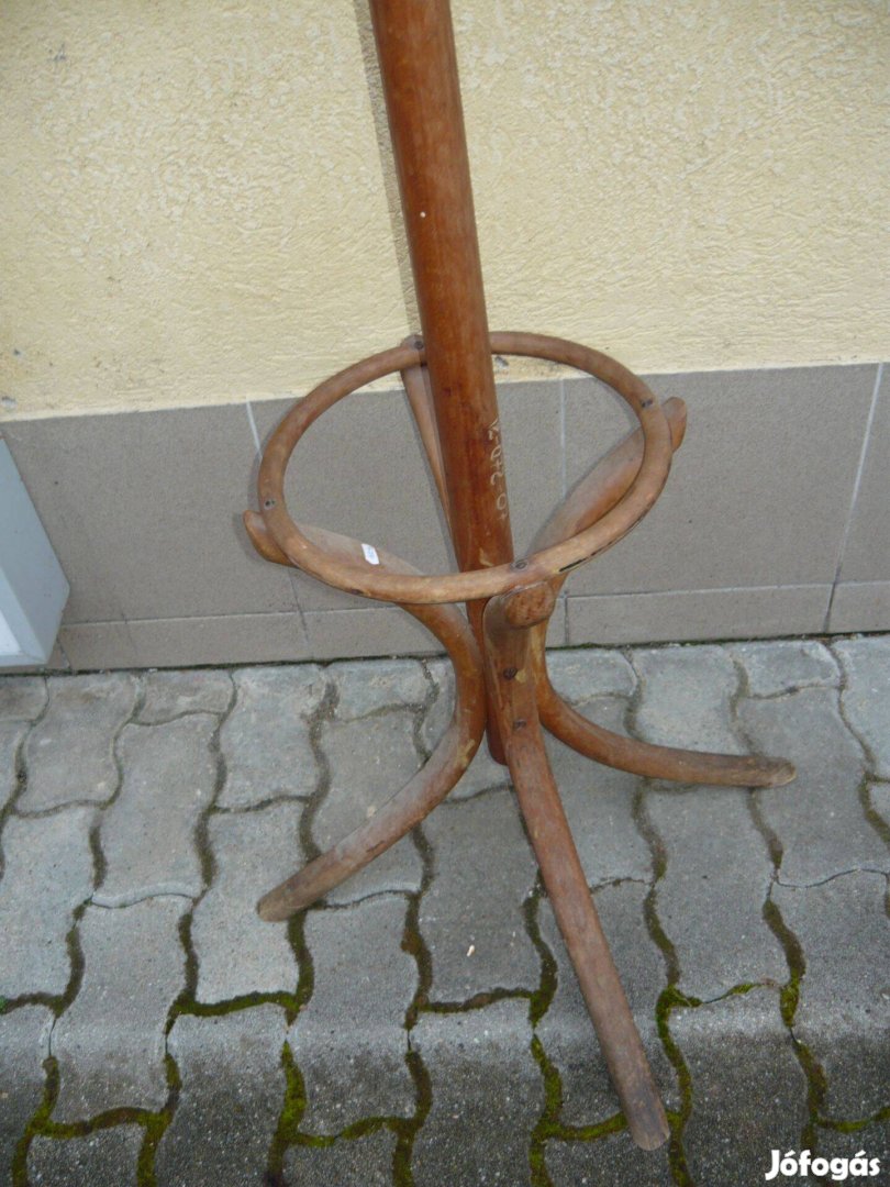 A74. Thonet álló fogas. Hibátlan. Hely hiány miatt eladó