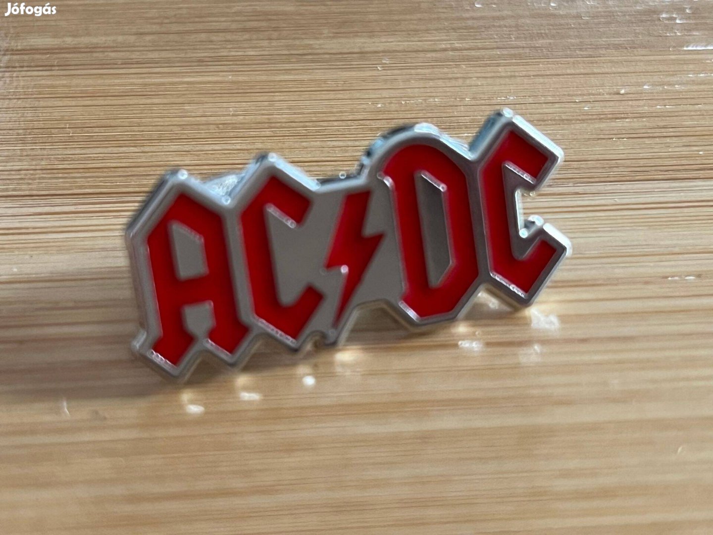 AC/DC kitűző - új