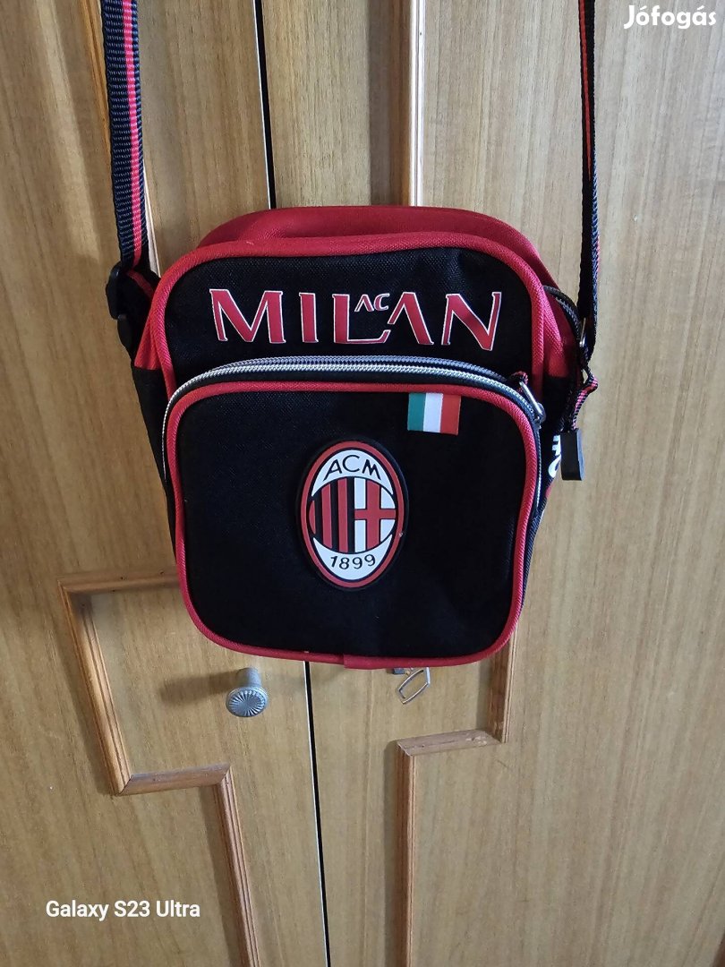 AC Milan oldaltáska,egy alkalommal hordott.