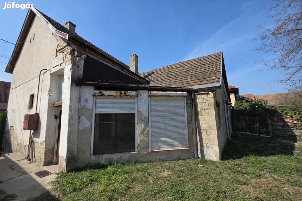 ADONY KÖZPONTJÁBAN KIVÉTELES LEHETŐSÉG!