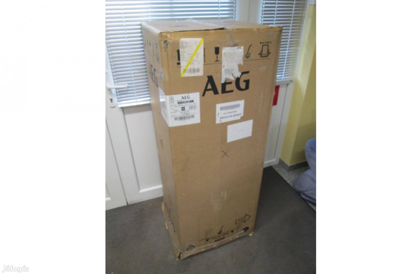 AEG RDB424E1AW felülfagyasztós hűtő 143.4 cm új, száll. sérült