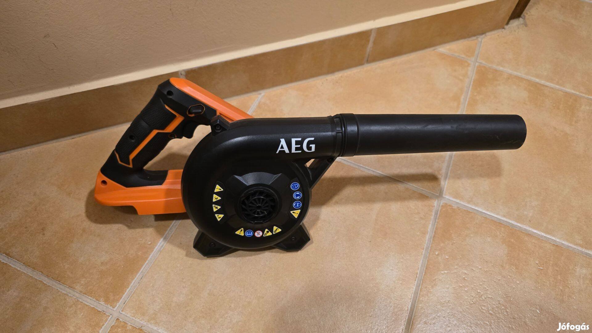 AEG akkus lombfúvó