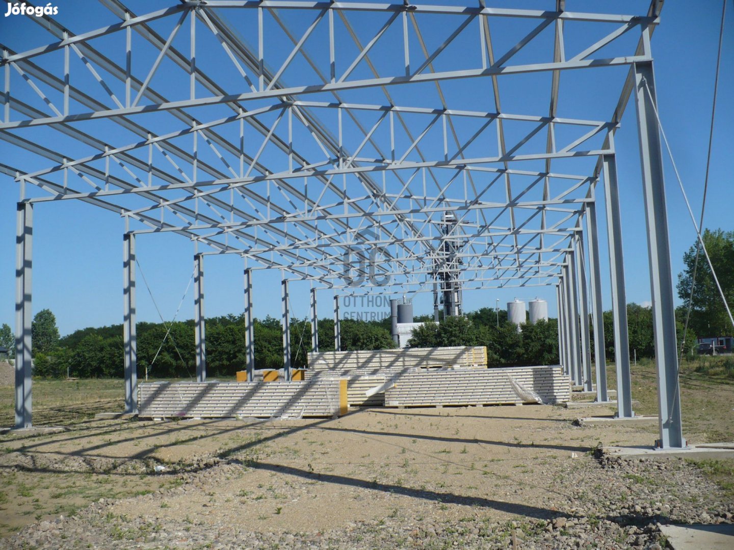 AKCIÓS ÁRON Épülő 758 nm-es ipari csarnok eladó