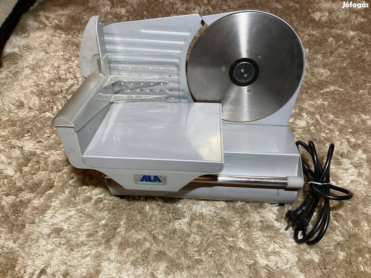 ALA, olasz háztartásinagykonyhai szeletelőgép felvágotthoz