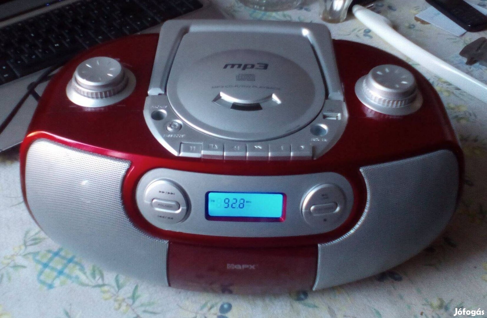 AM/FM Rádió , CD+MP3 USB lejátszó, kazettás magnó