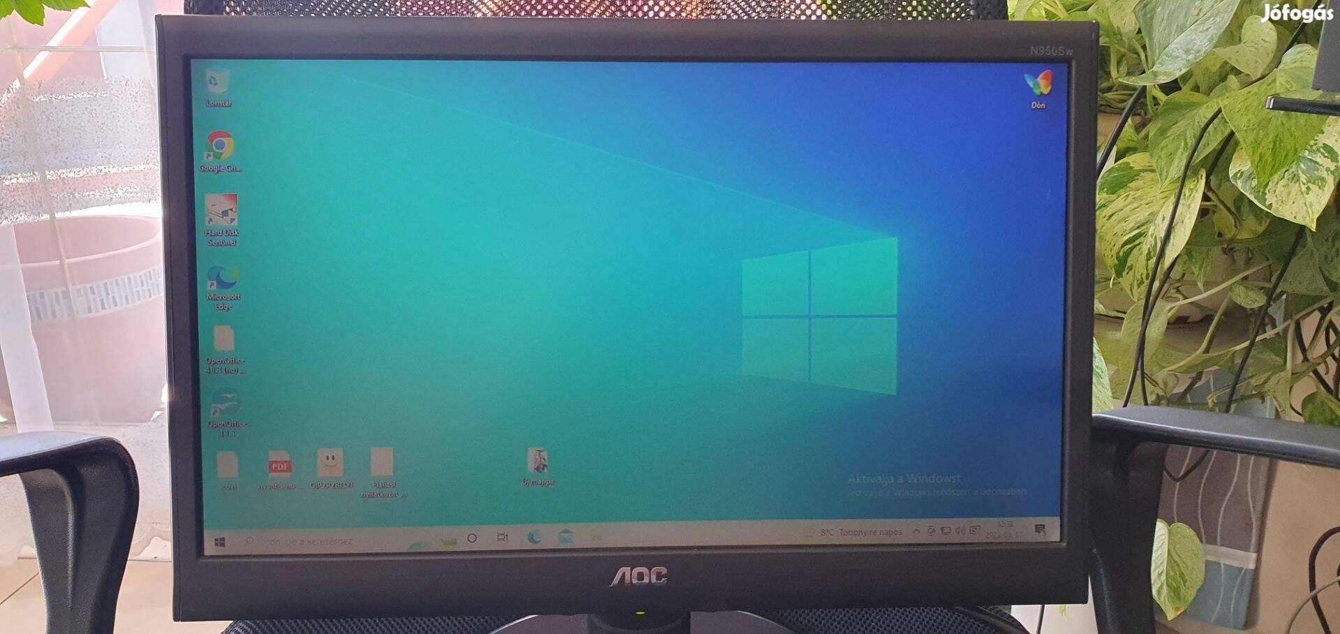 AOC N950SW lcd monitor alacsony fényerővel