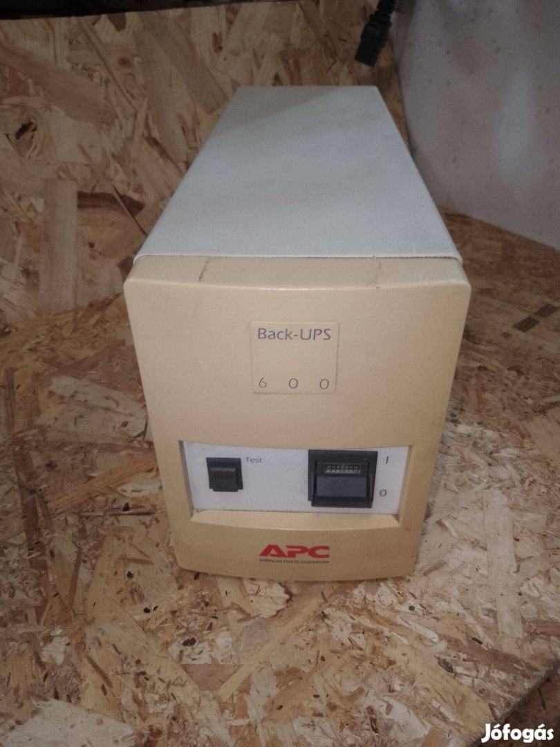 APC Back-UPS 600 szünetmentes használt