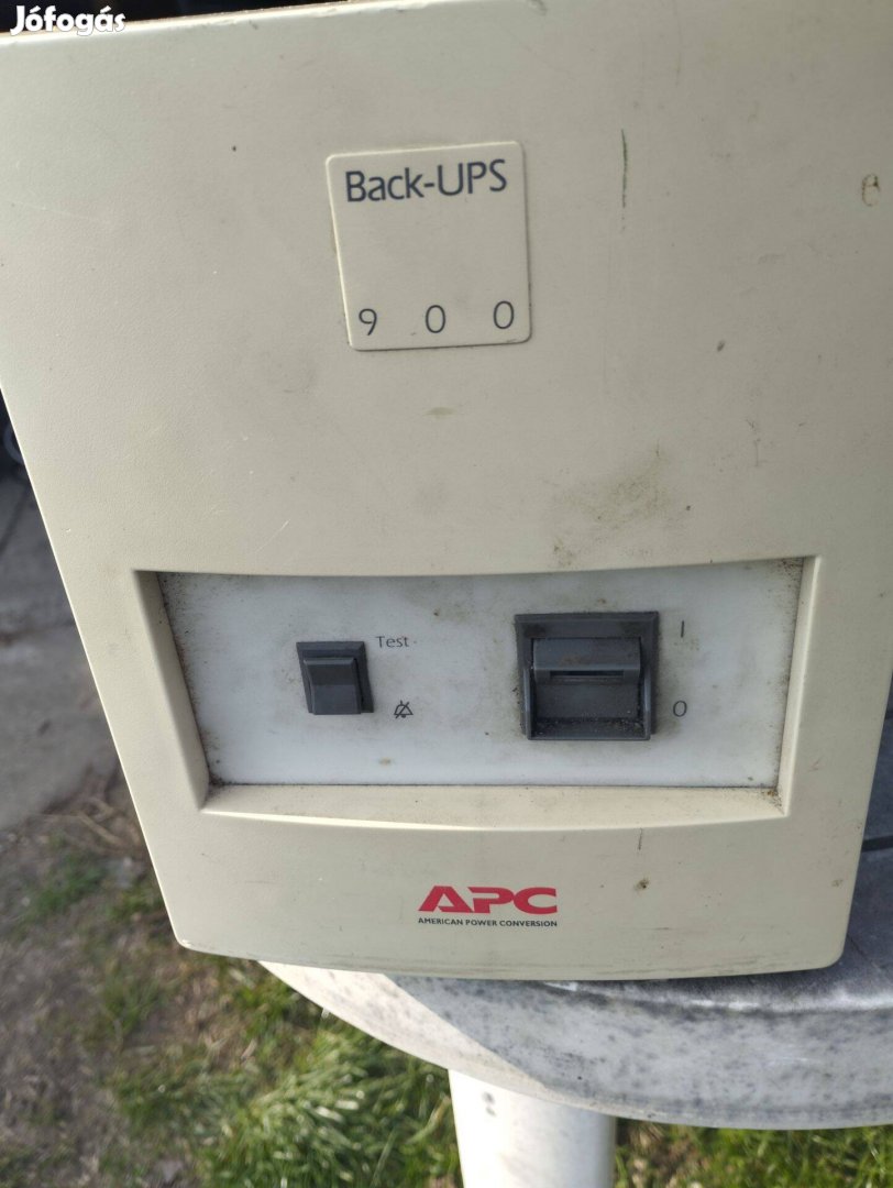 APC Back-UPS 900 900VA szünetmentes táp, akkuk nélkül!