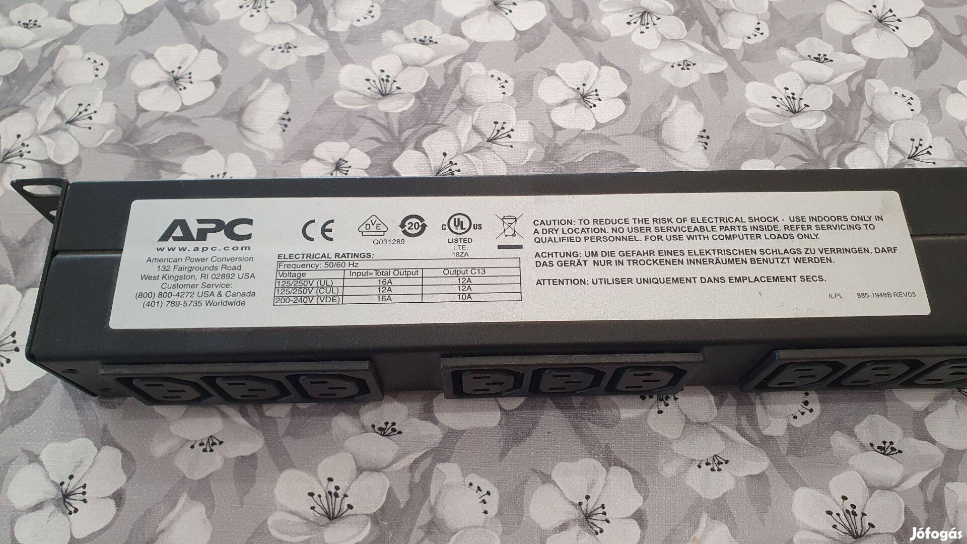 APC Basic Rack PDU áram-elosztó