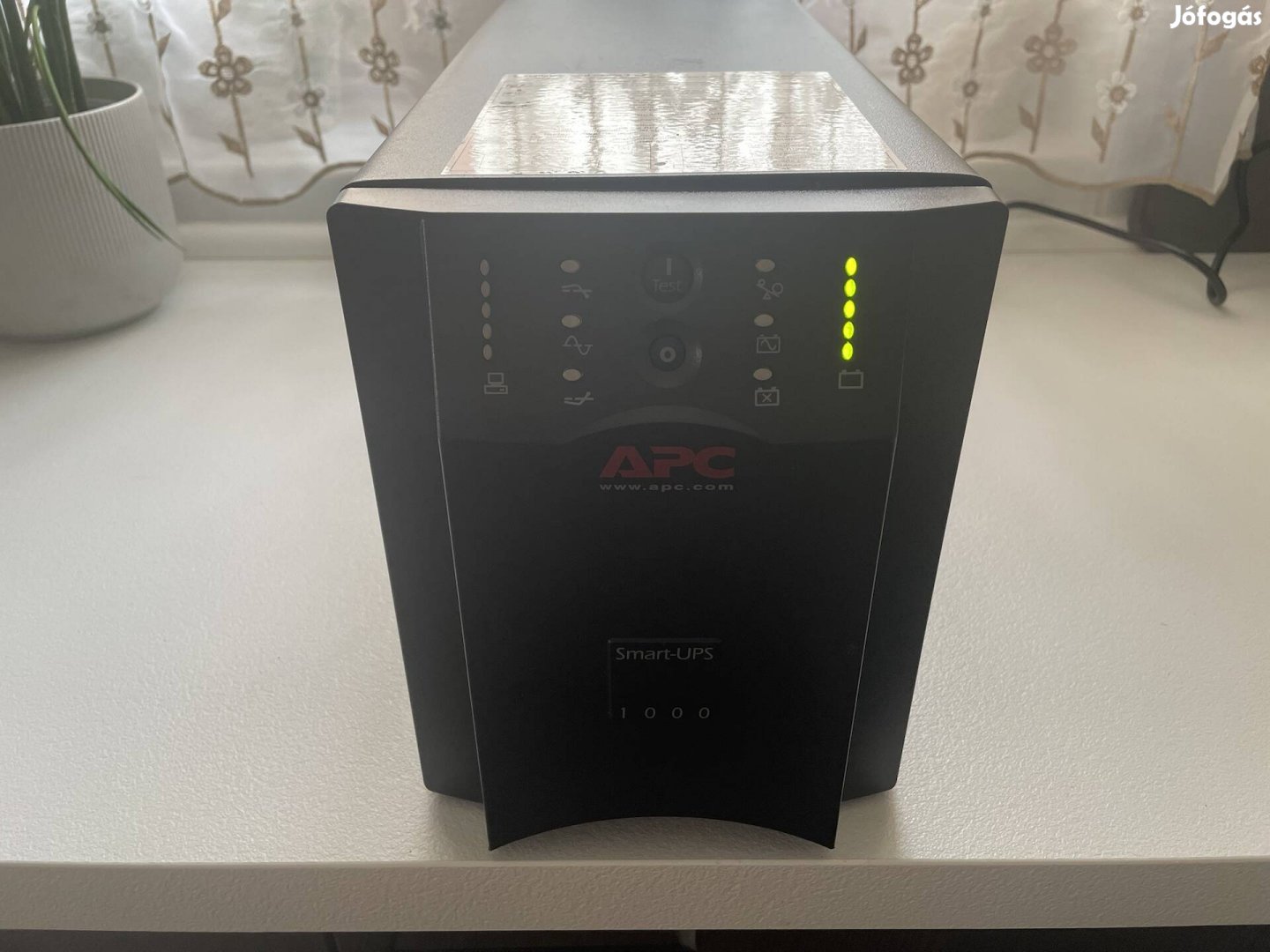 APC Smart UPS 1000 szünetmentes