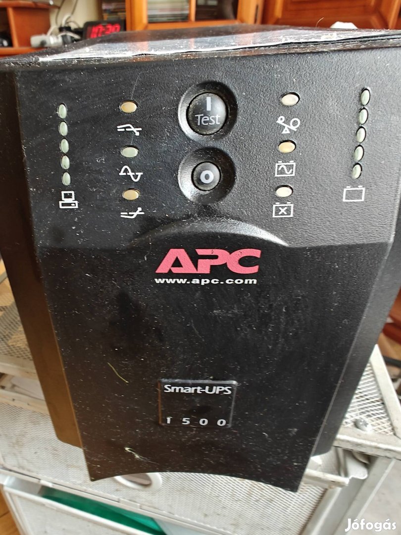 APC Smart-UPS 1500 szünetmentes táp