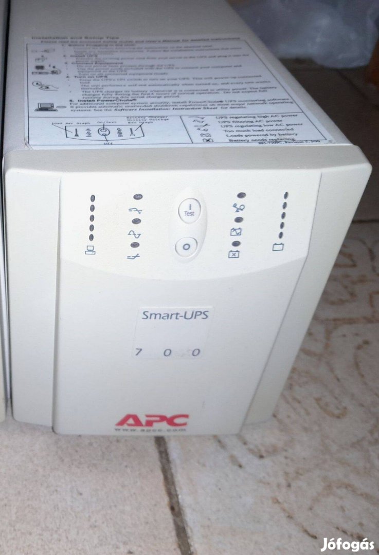 APC Smart-UPS 700 (SU700INET) szünetmentes tápegység