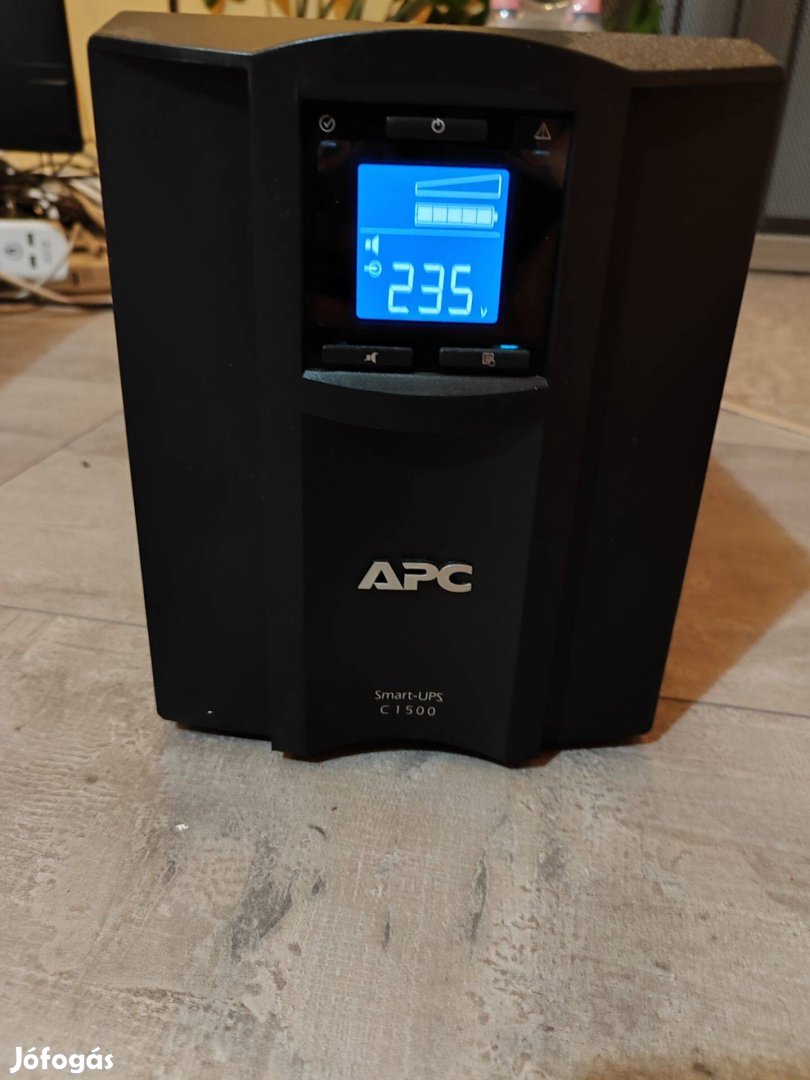 APC Smart ups C 1500 VA szünetmentes tápegység