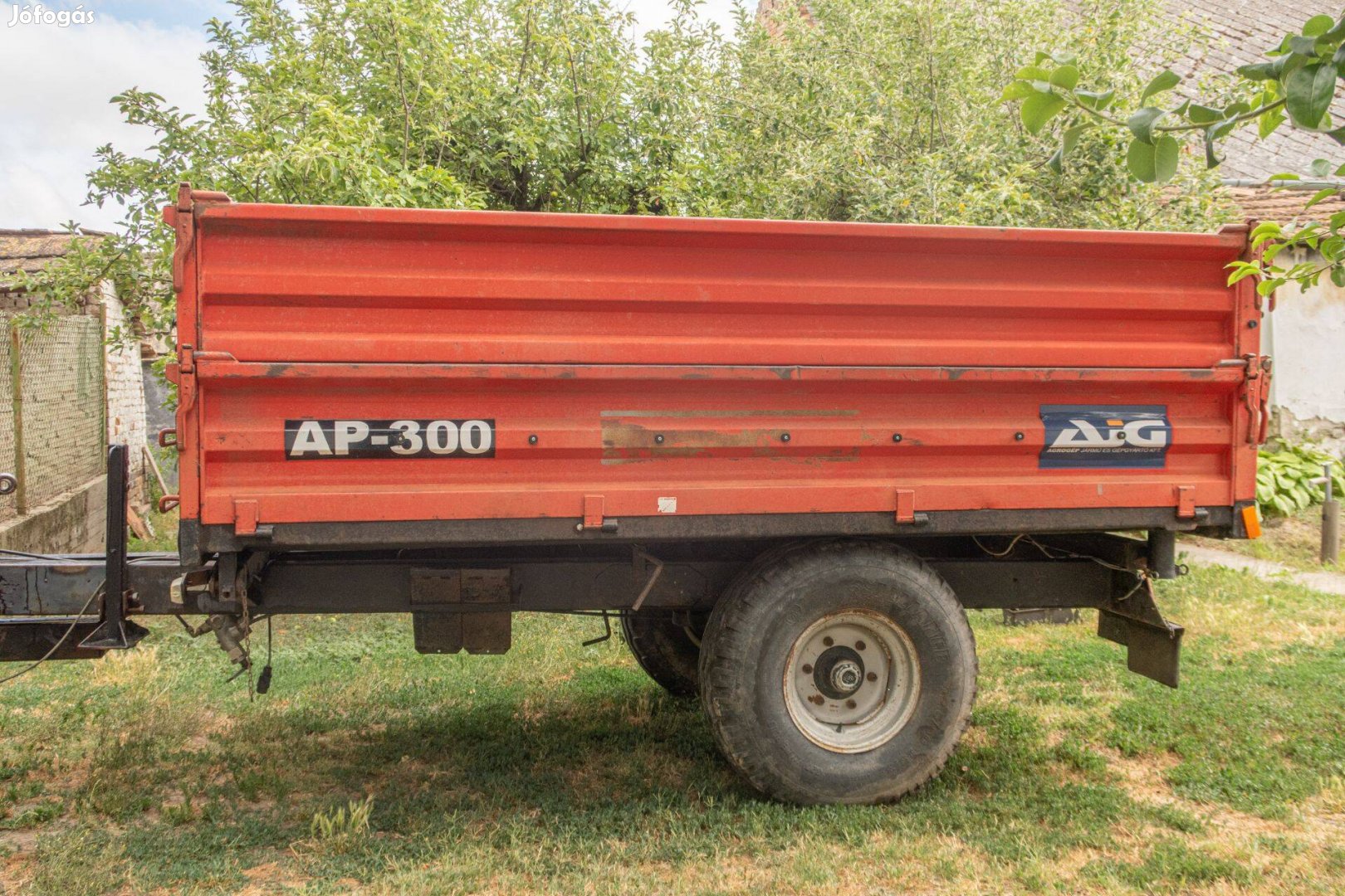 AP-300 pótkocsi eladó