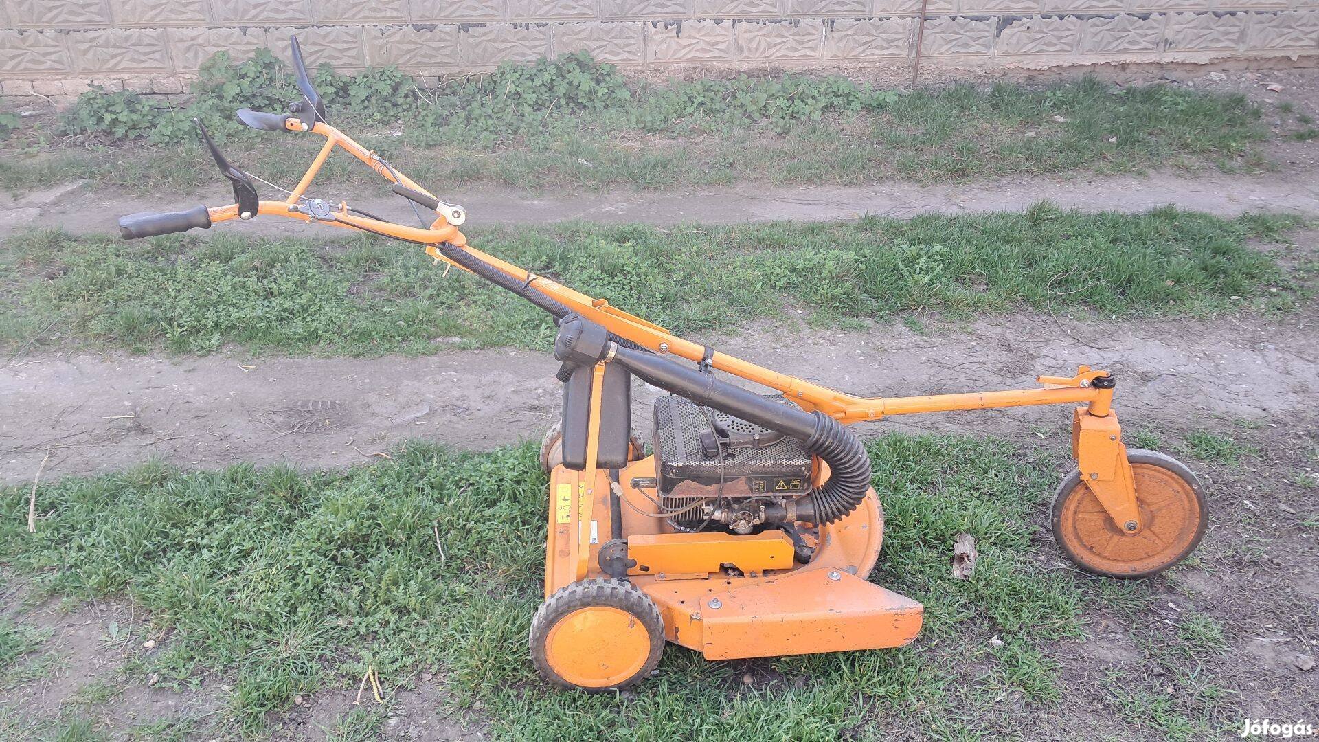 AS 26 2T önjáró fűnyíró, gazvágó