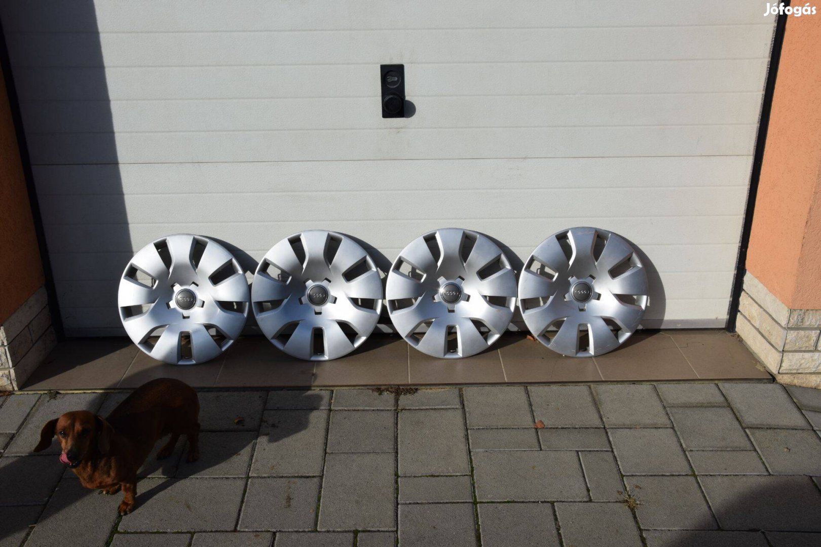 AUDI 16-os gyári dísztárcsa garnitúra eladó