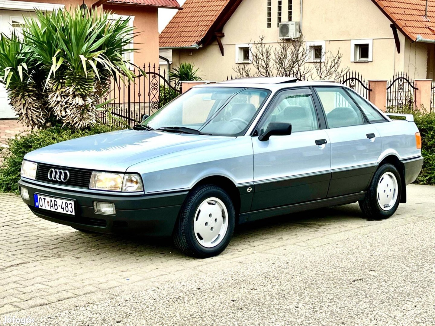 AUDI 80 2.0 E Automata. sérülésmentes. gyári fé...