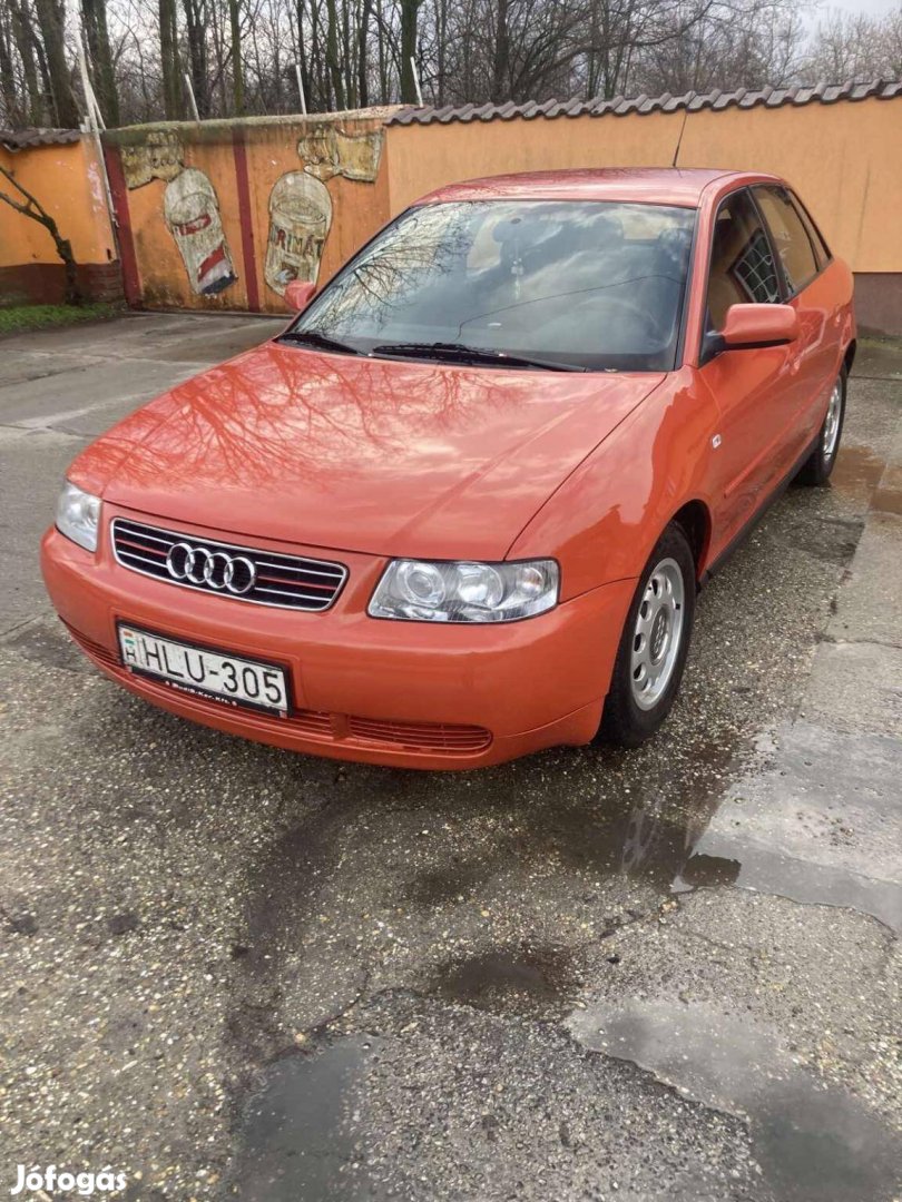 AUDI A3 1.6 Ambiente Magyarországi. Háztól. roz...